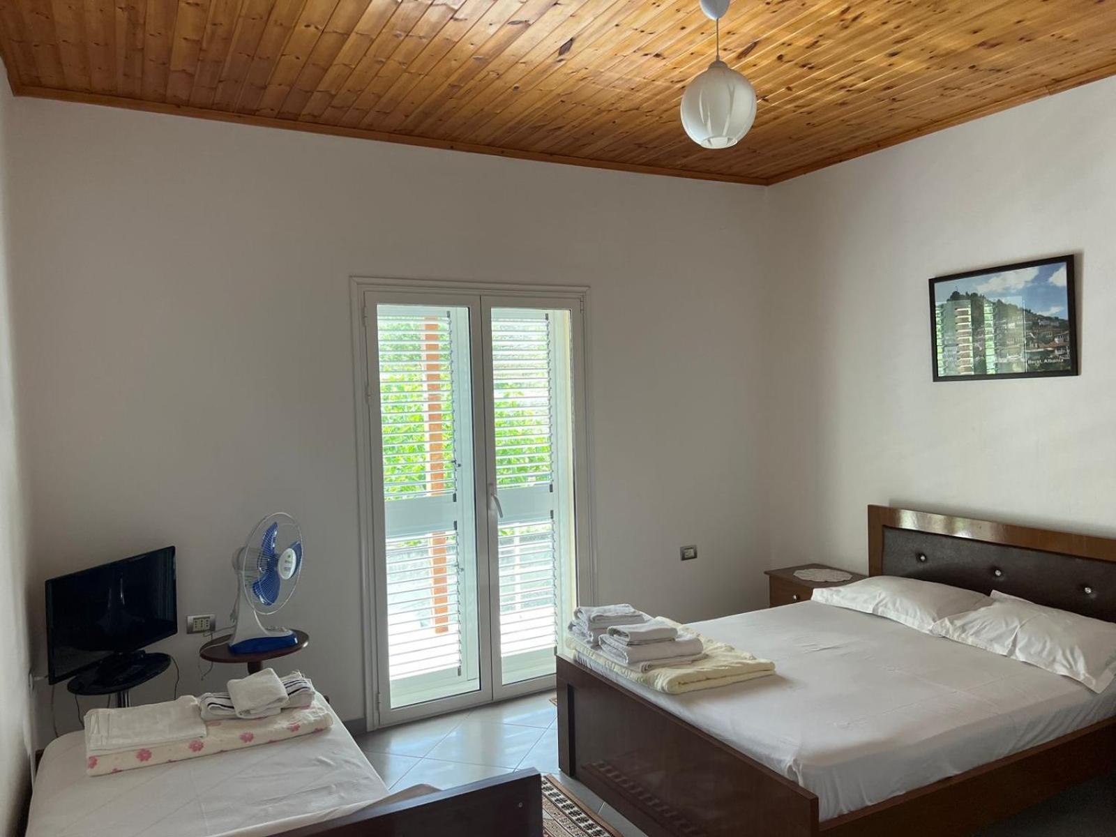 Guest House Emiljos Flamur Берат Экстерьер фото