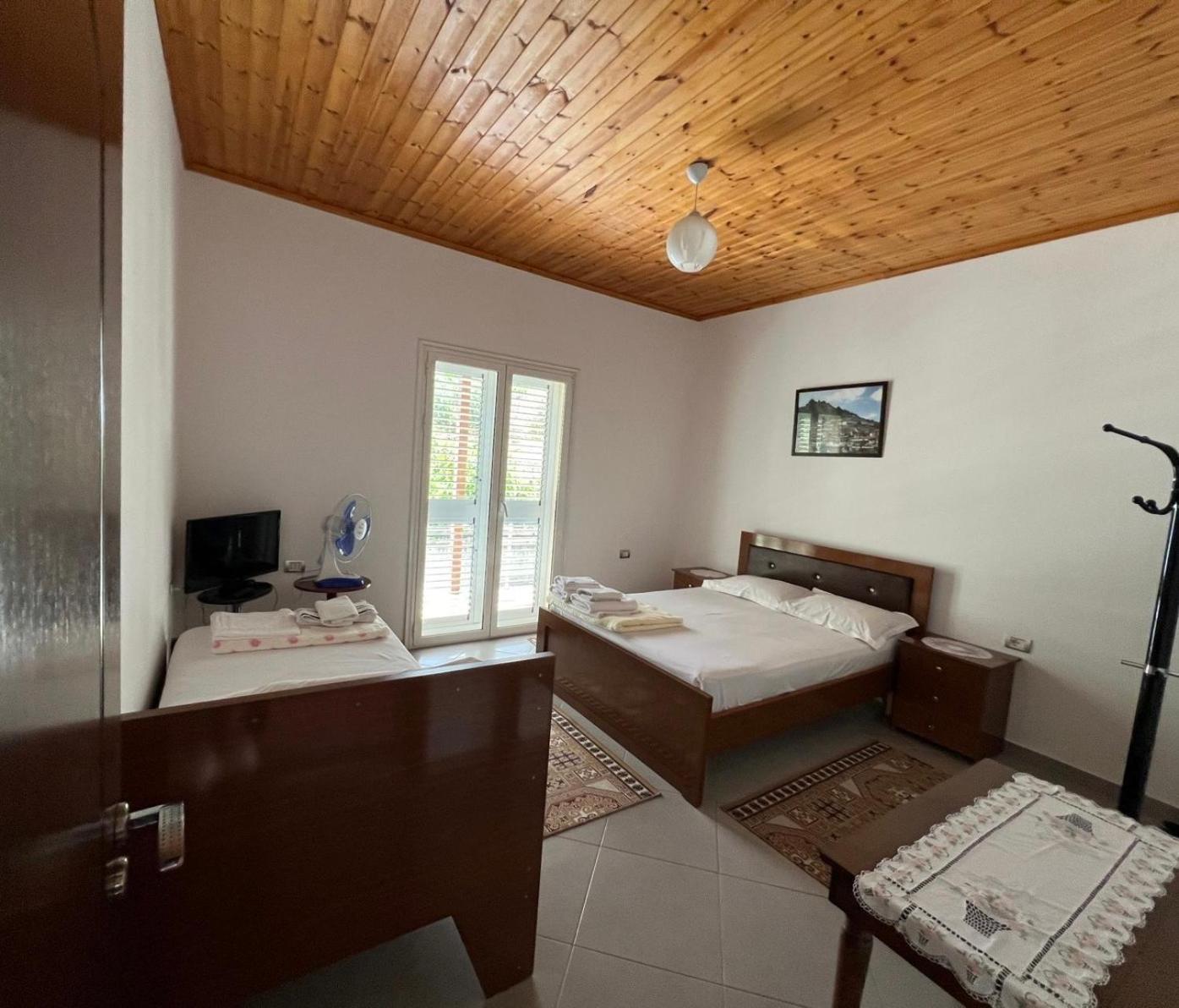 Guest House Emiljos Flamur Берат Экстерьер фото